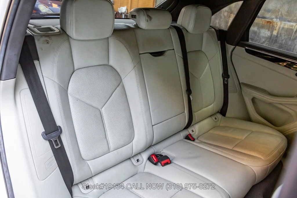 2015 Porsche Macan - Image 23 of 24