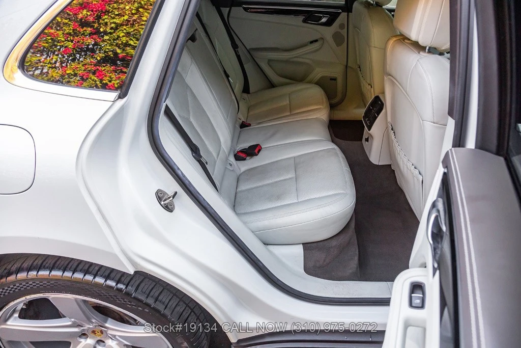 2015 Porsche Macan - Image 22 of 24
