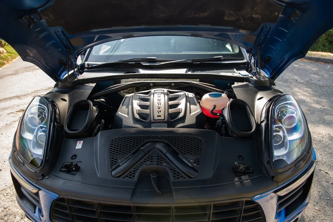 2015 Porsche Macan S - Image 16 of 30