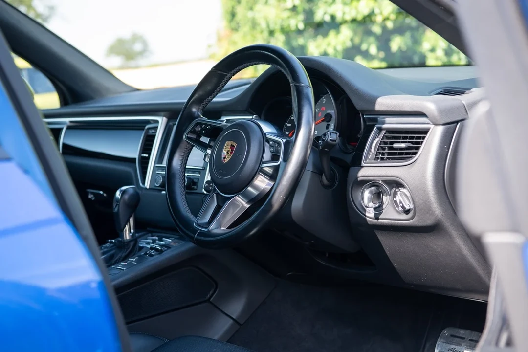 2015 Porsche Macan S - Image 25 of 30