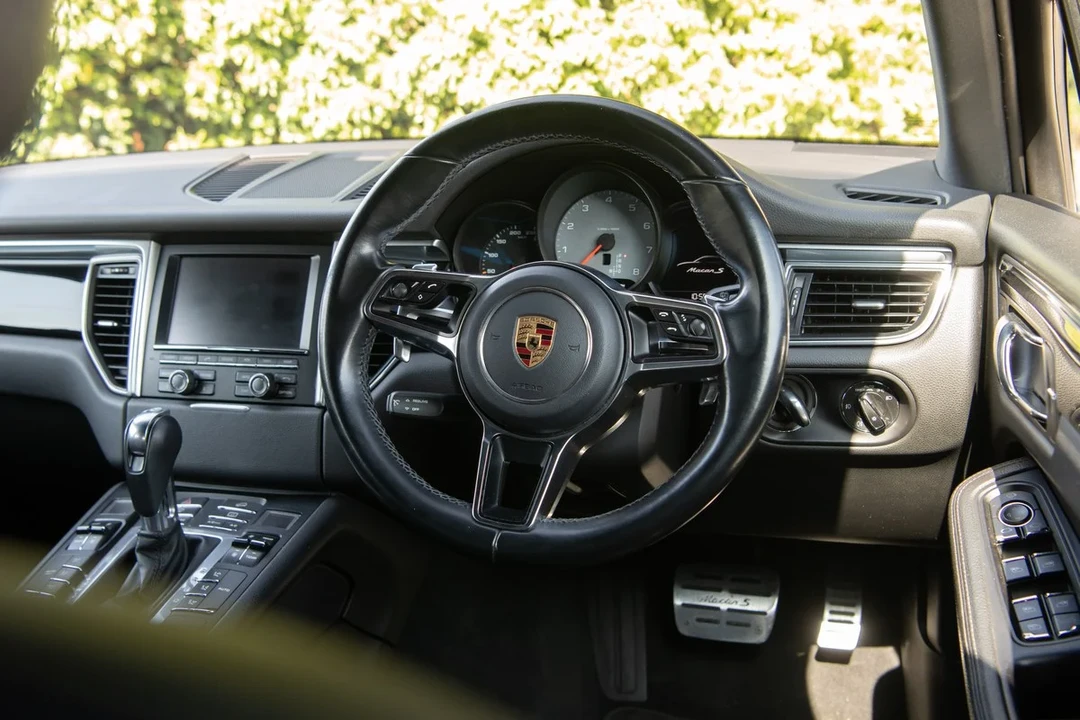 2015 Porsche Macan S - Image 8 of 30