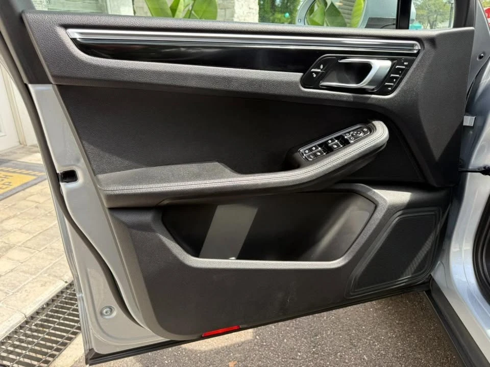 2015 Porsche Macan S - Image 19 of 20