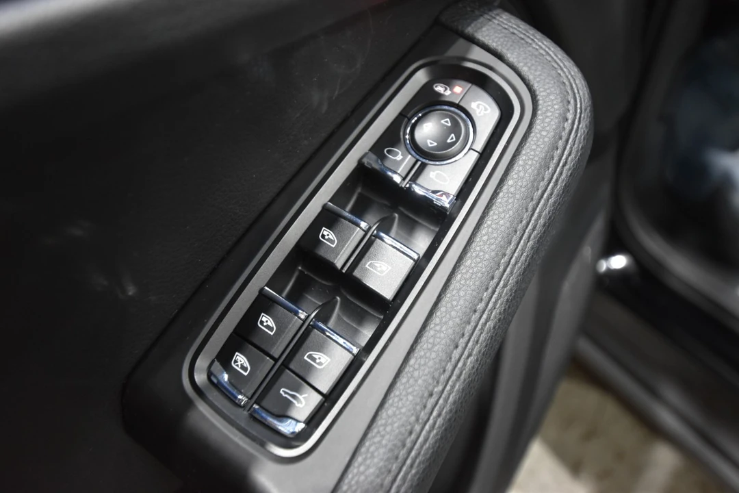2015 Porsche Macan S - Image 12 of 21