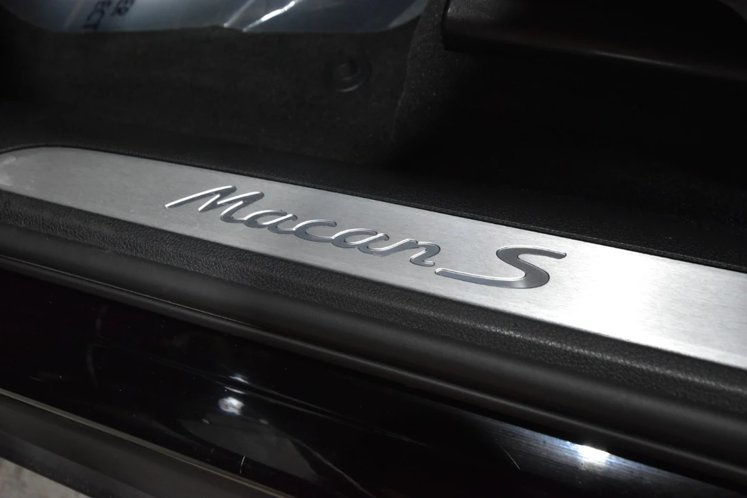 2015 Porsche Macan S - Image 13 of 21