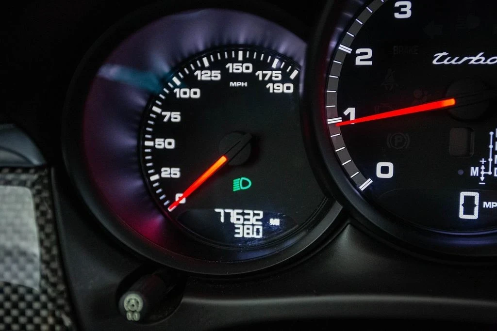 2015 Porsche Macan Turbo - Image 9 of 12