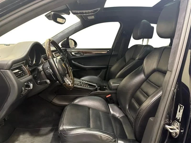2015 Porsche Macan Turbo - Image 9 of 12