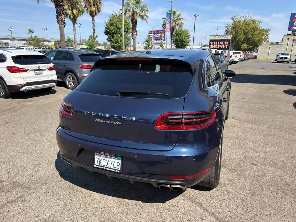 2015 Porsche Macan - Image 2 of 2