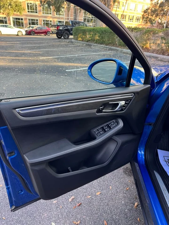 2015 Porsche Macan - Image 12 of 13