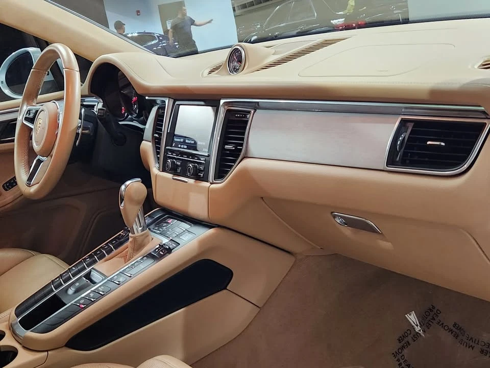 2015 Porsche Macan - Image 12 of 20
