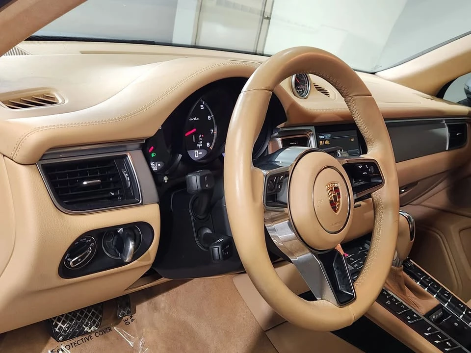 2015 Porsche Macan - Image 11 of 20