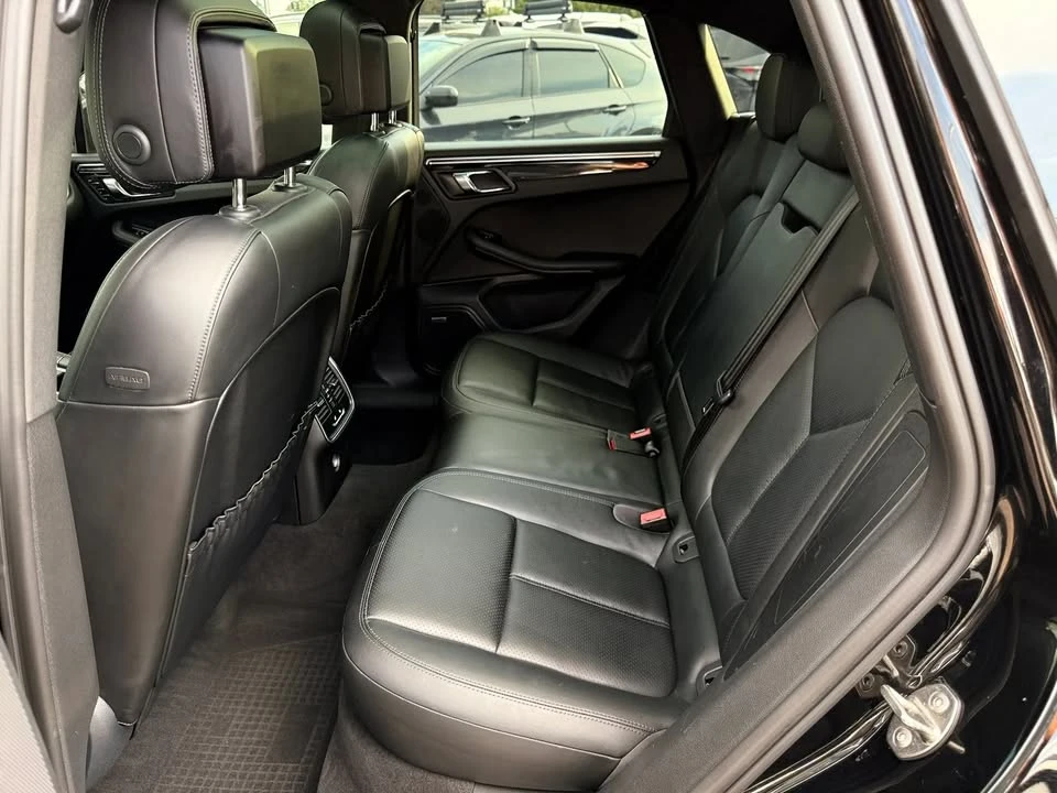 2015 Porsche Macan - Image 16 of 20