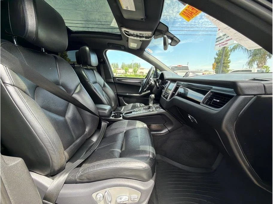 2015 Porsche Macan - Image 12 of 19