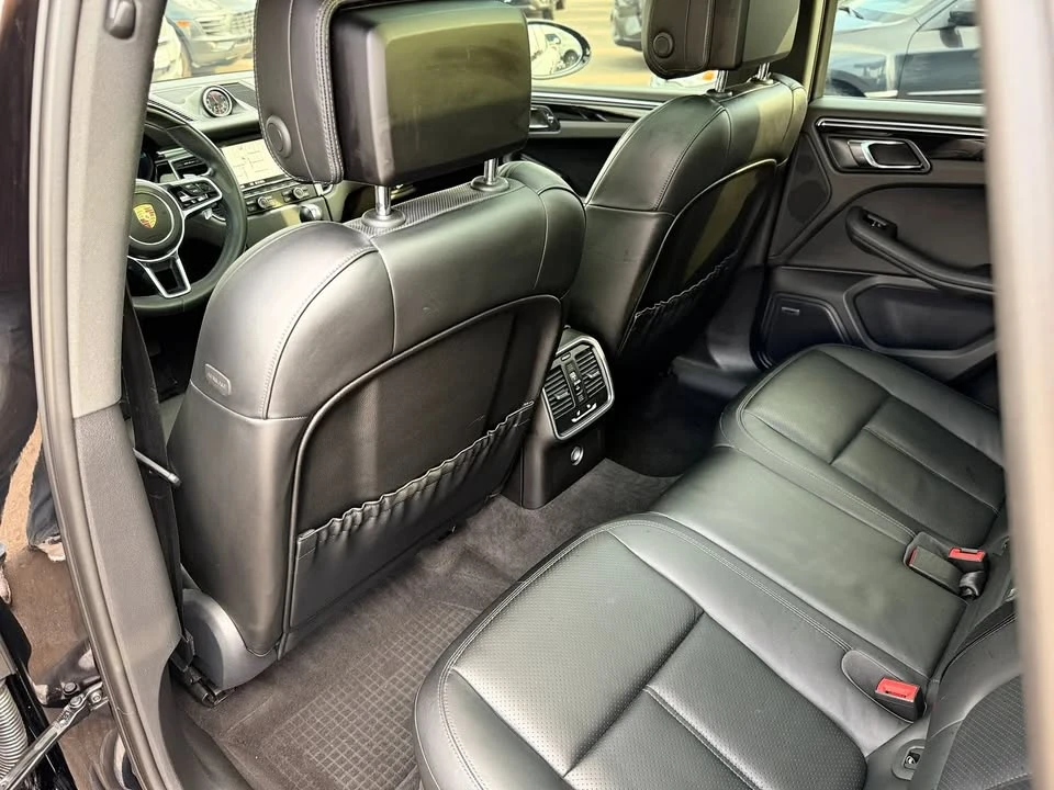 2015 Porsche Macan - Image 15 of 20