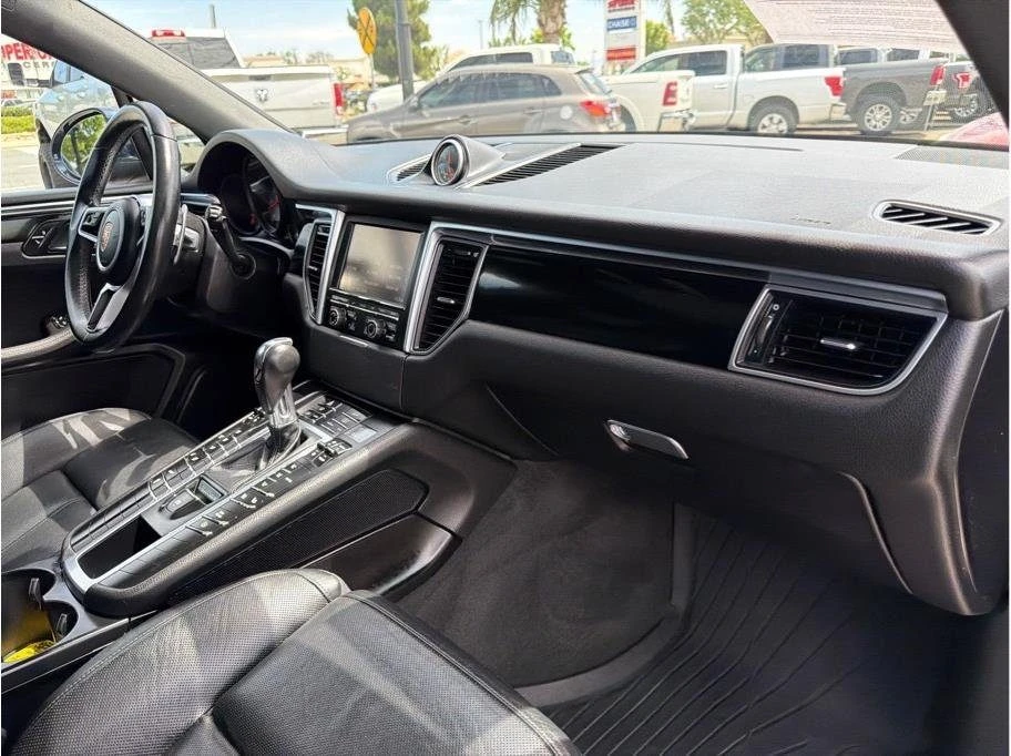 2015 Porsche Macan - Image 11 of 19