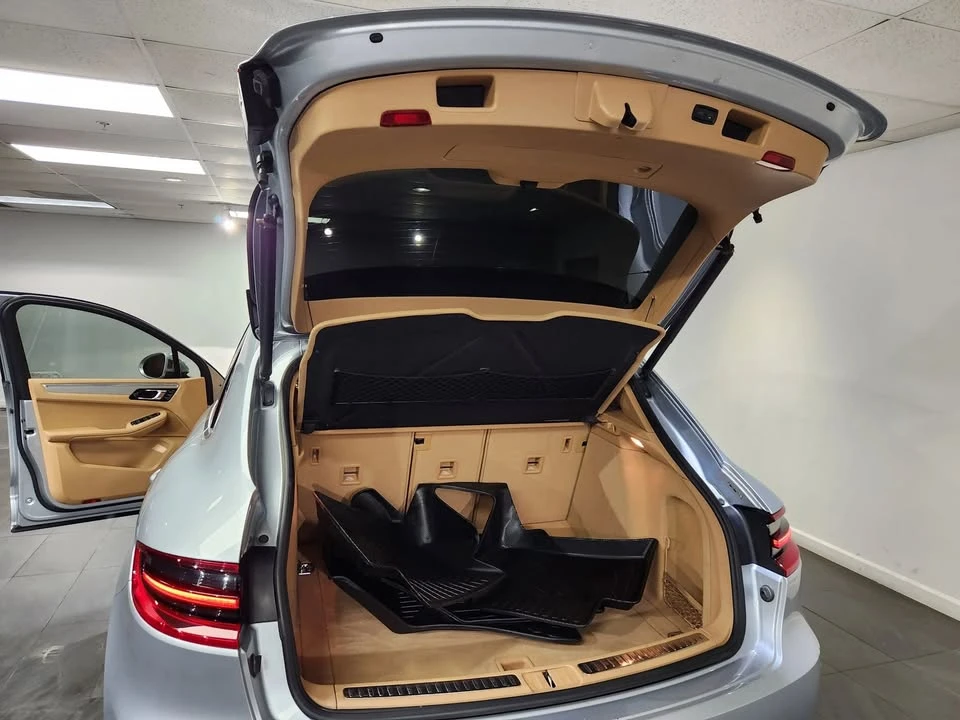 2015 Porsche Macan - Image 18 of 20