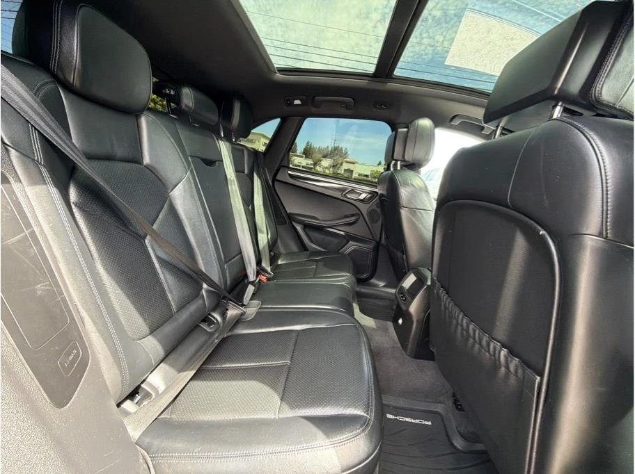 2015 Porsche Macan - Image 10 of 19