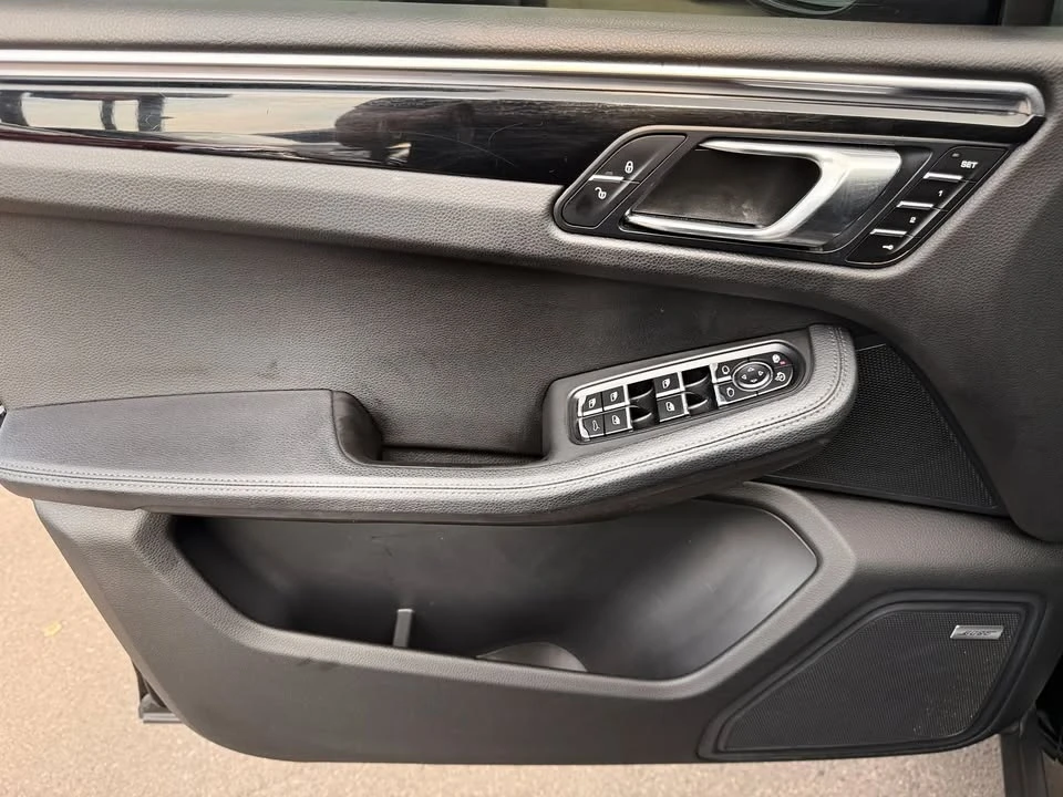 2015 Porsche Macan - Image 14 of 20