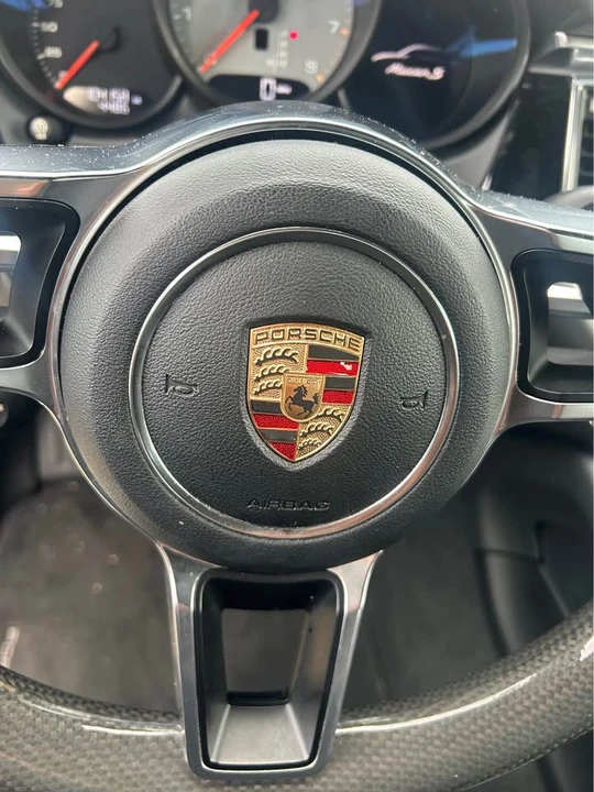 2015 Porsche Macan - Image 9 of 14