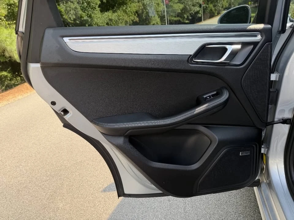 2015 Porsche Macan - Image 15 of 20