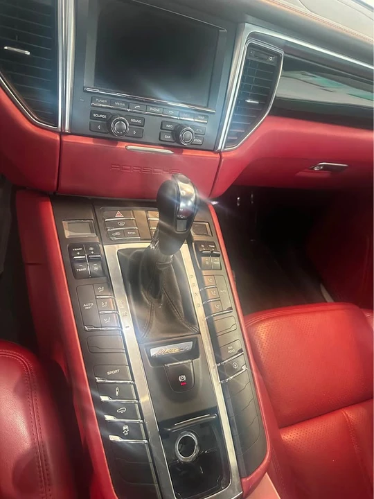 2015 Porsche Macan - Image 4 of 8