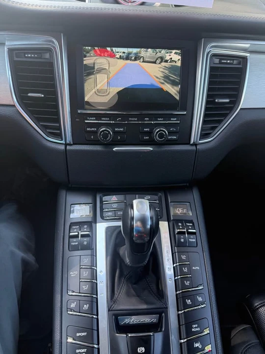2015 Porsche Macan - Image 9 of 10