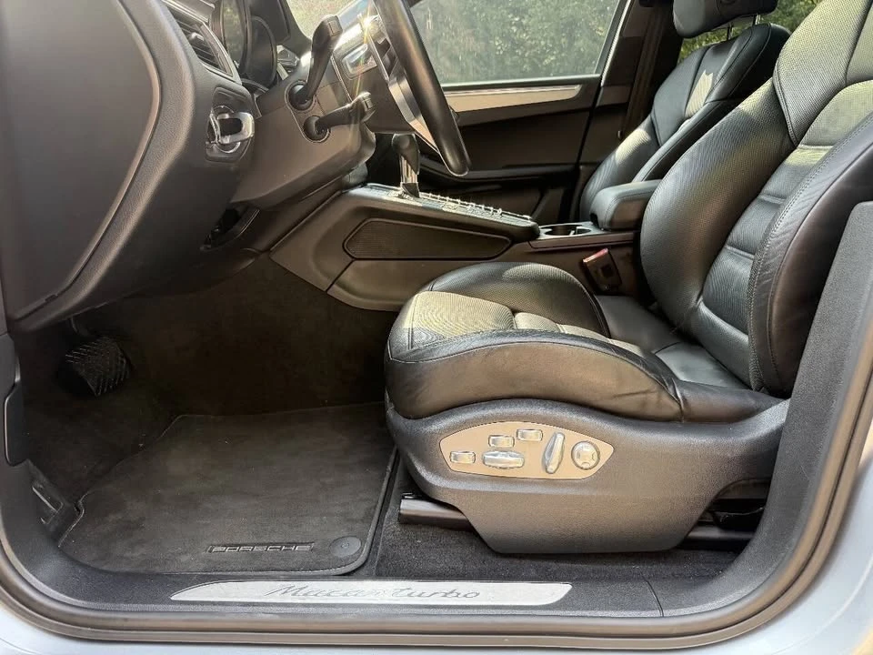 2015 Porsche Macan - Image 13 of 20