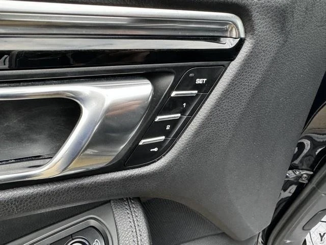 2015 Porsche Macan - Image 13 of 19