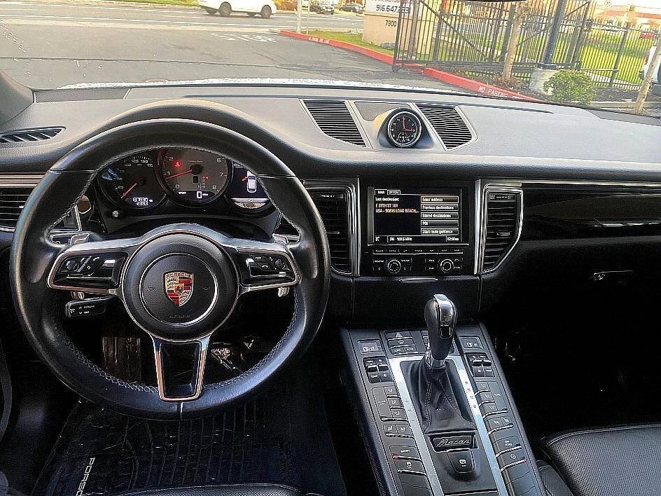 2015 Porsche Macan - Image 16 of 20