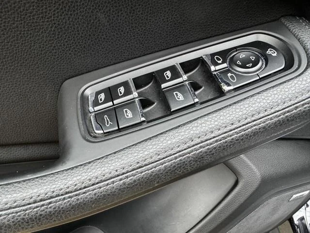 2015 Porsche Macan - Image 15 of 19