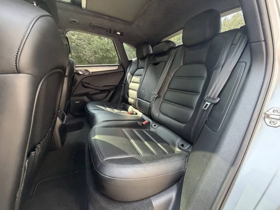 2015 Porsche Macan - Image 17 of 20