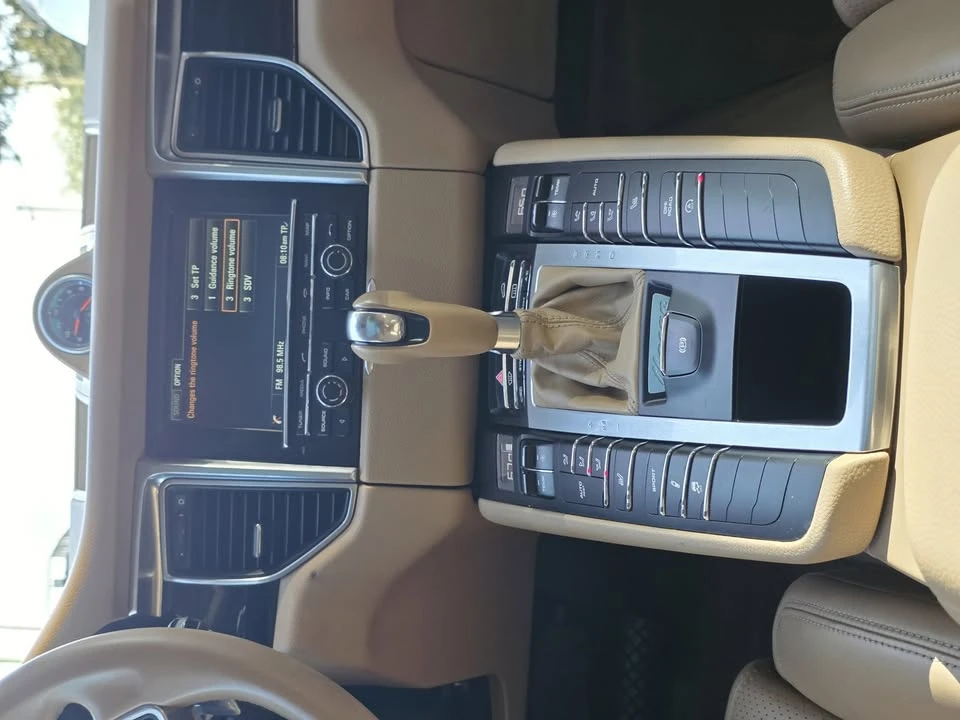 2015 Porsche Macan - Image 16 of 18