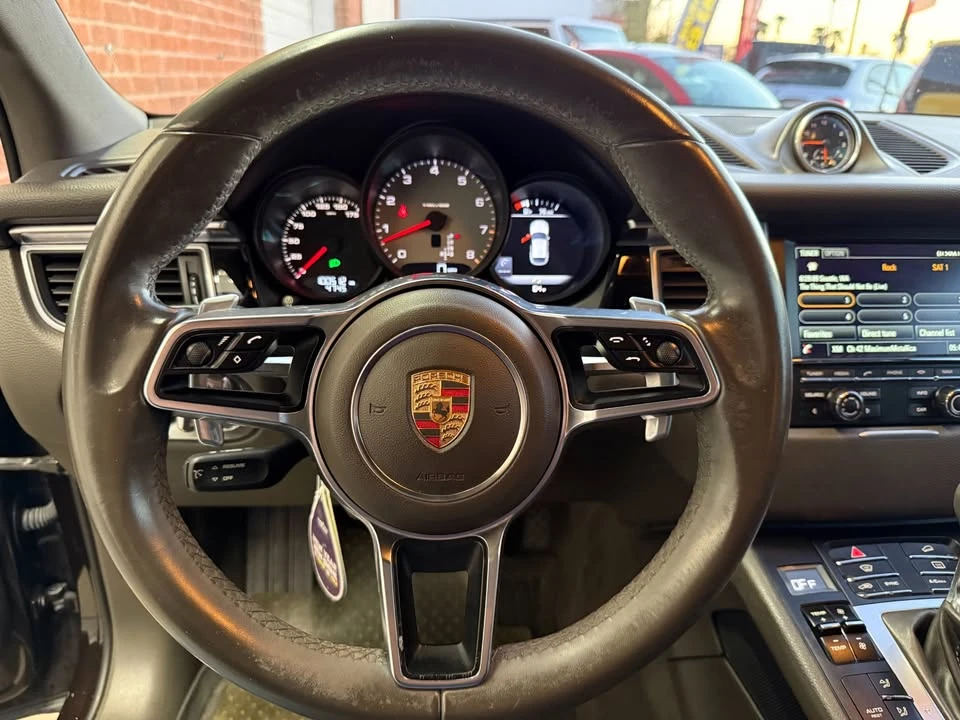 2015 Porsche Macan - Image 18 of 20