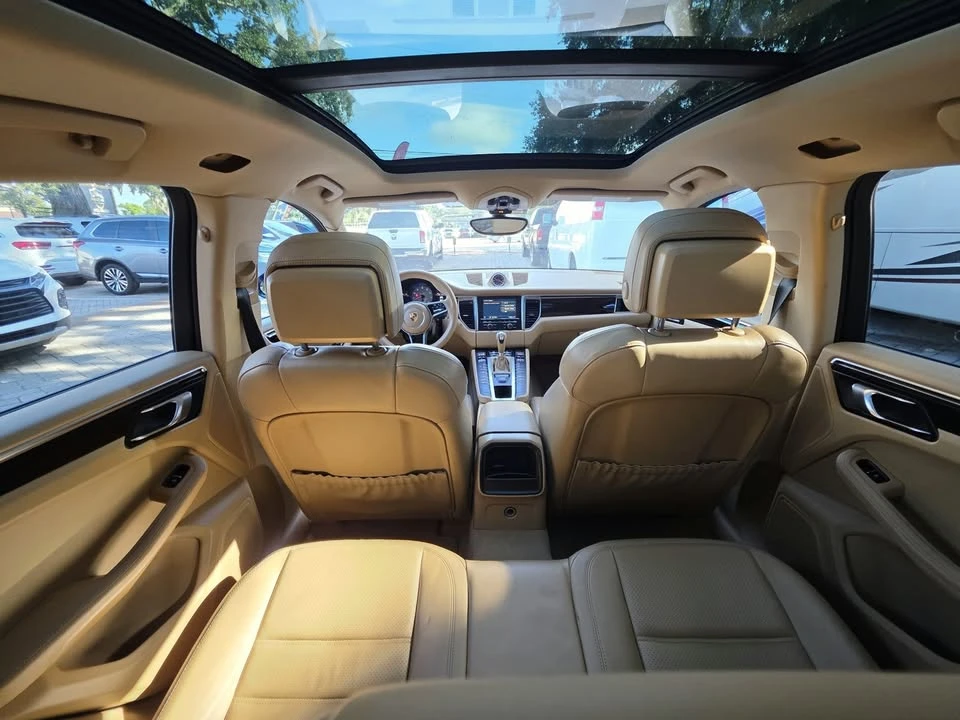 2015 Porsche Macan - Image 13 of 18