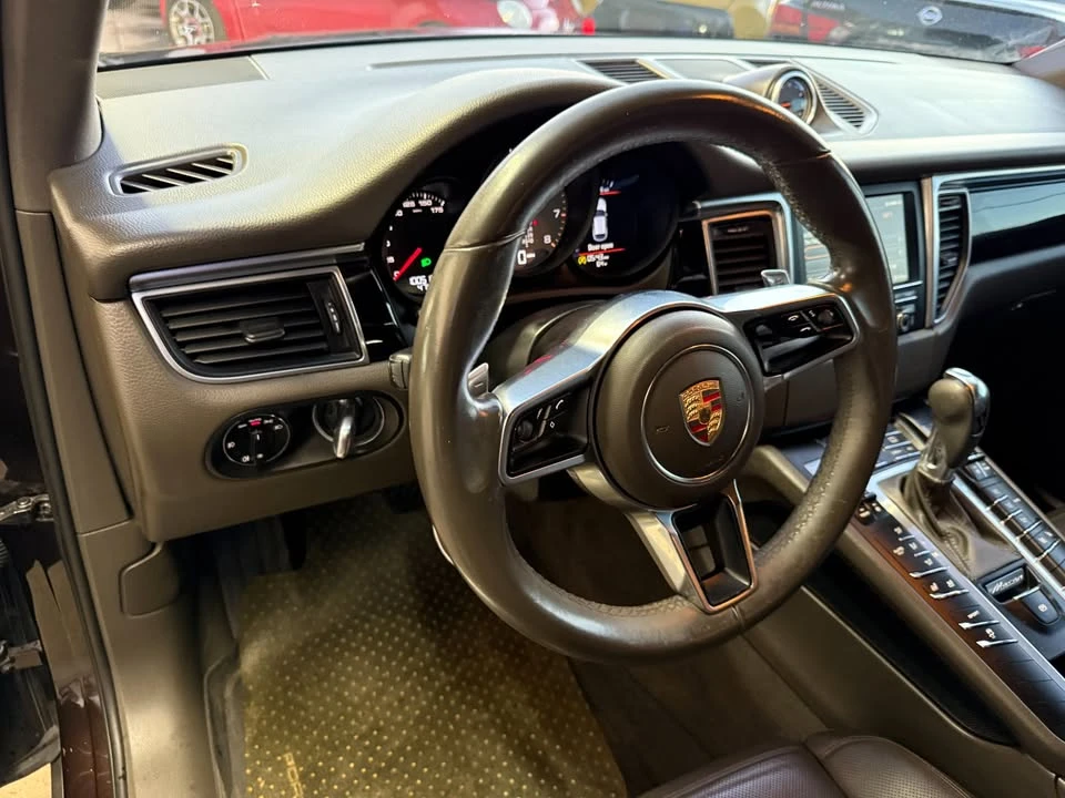 2015 Porsche Macan - Image 16 of 20