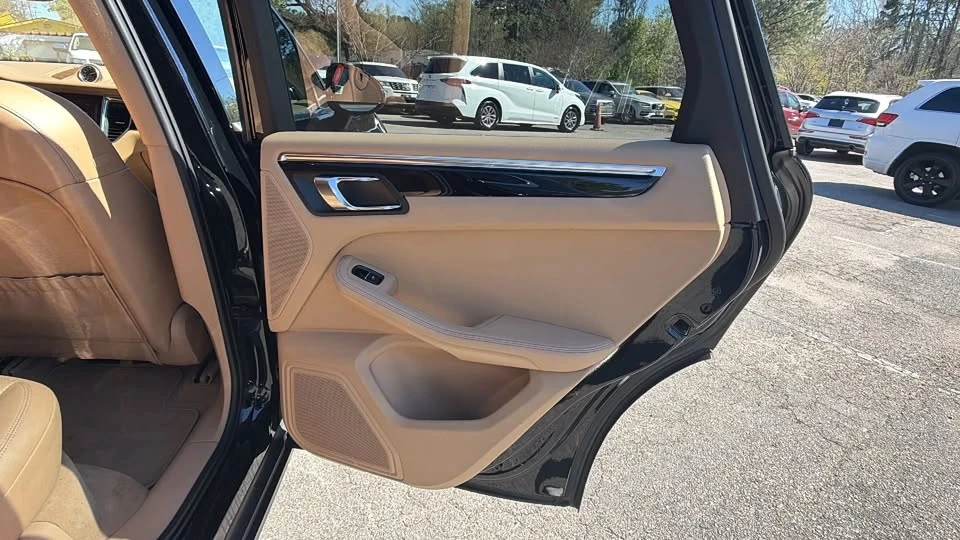 2015 Porsche Macan - Image 16 of 20