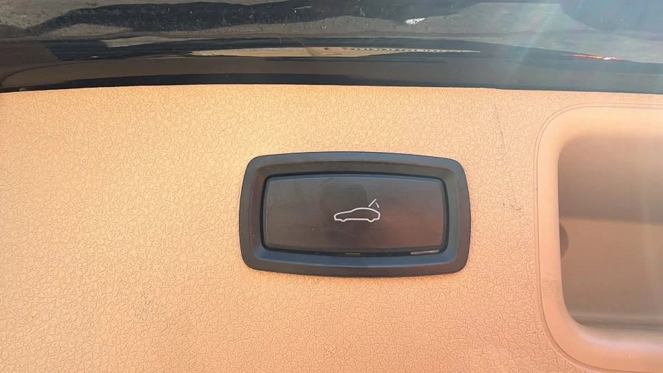 2015 Porsche Macan - Image 19 of 20