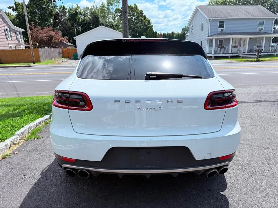 2015 Porsche Macan - Image 15 of 17
