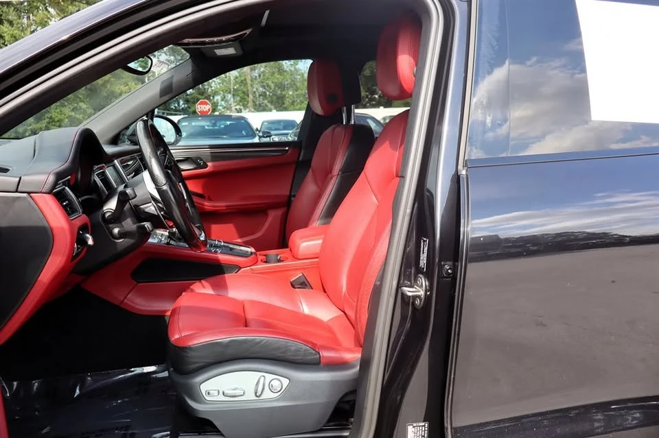 2015 Porsche Macan - Image 18 of 20