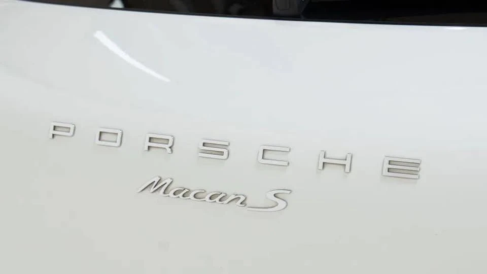 2015 Porsche Macan - Image 15 of 20
