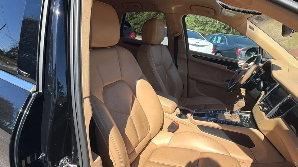 2015 Porsche Macan - Image 15 of 20