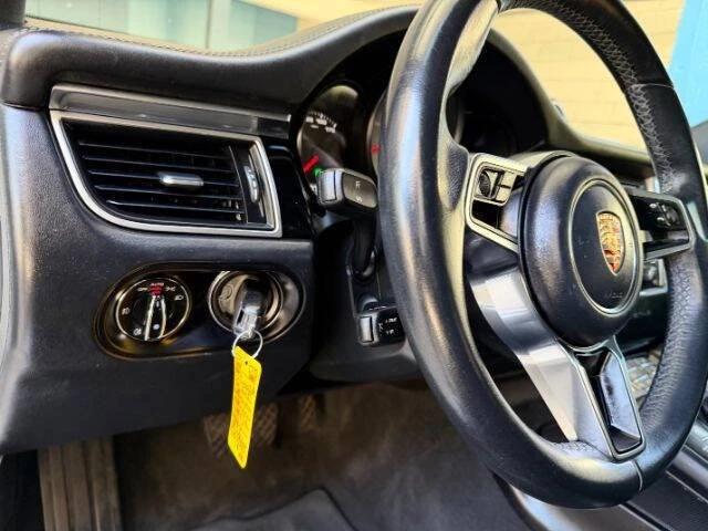 2015 Porsche Macan - Image 13 of 20