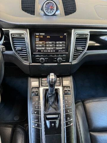 2015 Porsche Macan - Image 18 of 20