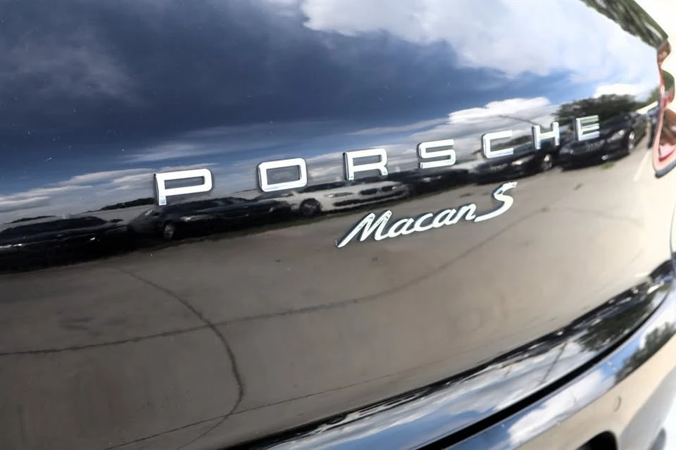 2015 Porsche Macan - Image 11 of 20