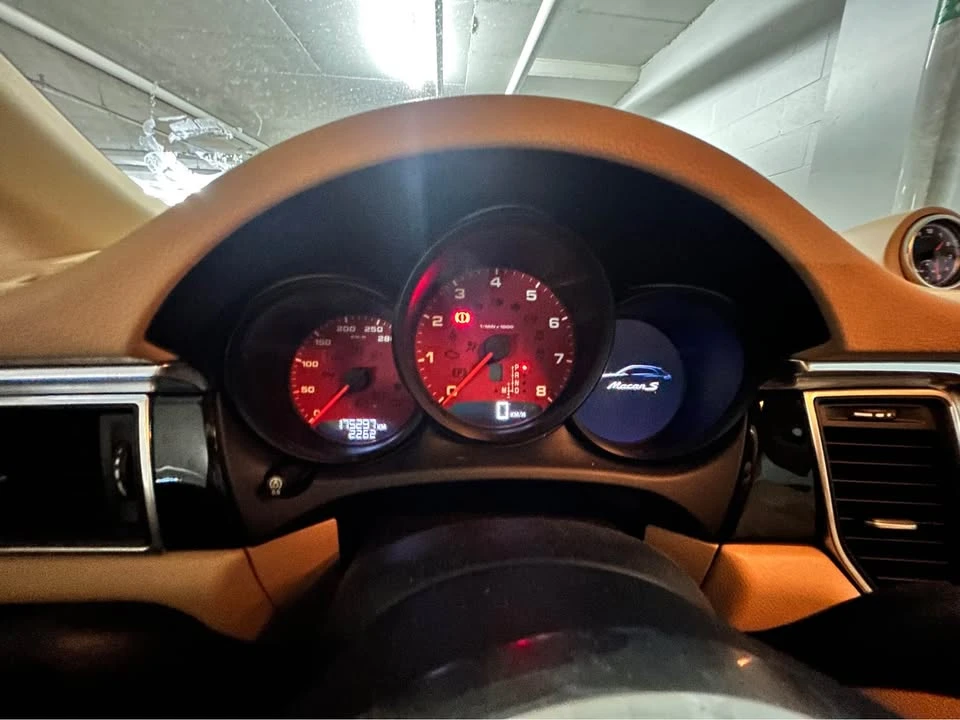 2015 Porsche Macan - Image 15 of 17