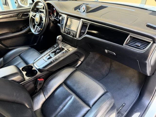 2015 Porsche Macan - Image 17 of 20