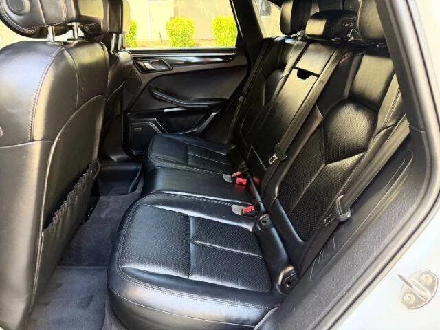 2015 Porsche Macan - Image 14 of 20