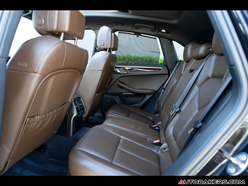 2015 Porsche Macan - Image 18 of 20