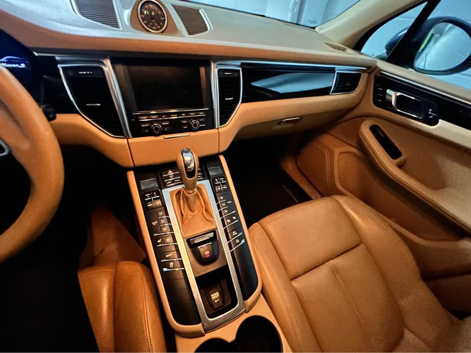 2015 Porsche Macan - Image 16 of 17