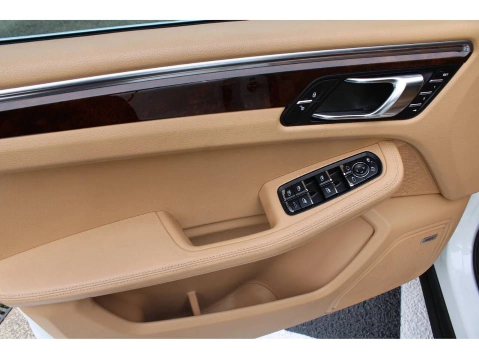 2015 Porsche Macan - Image 11 of 20