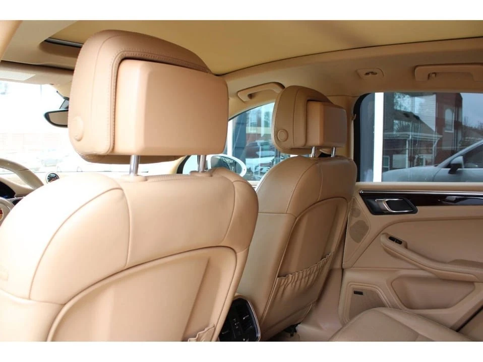 2015 Porsche Macan - Image 16 of 20